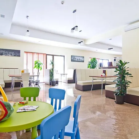 Versal Airport Modlin Apartamento