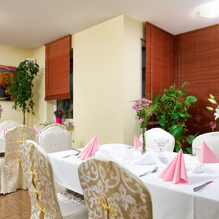 Versal Airport Modlin