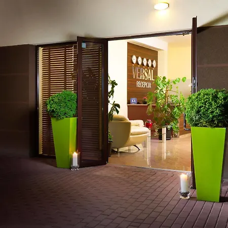 Versal Airport Modlin Apartament *